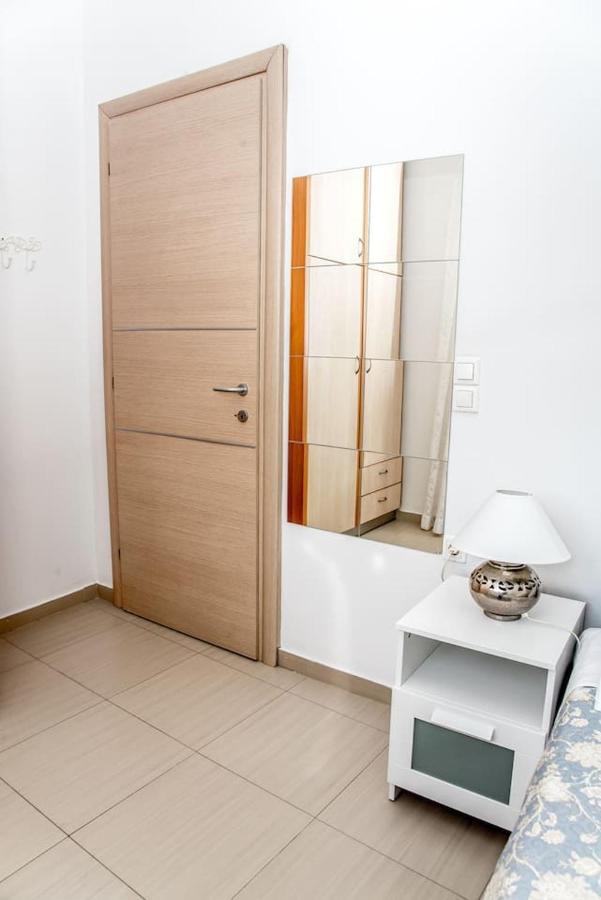 Nikis Apartment Chrissi Akti Chania Exterior foto